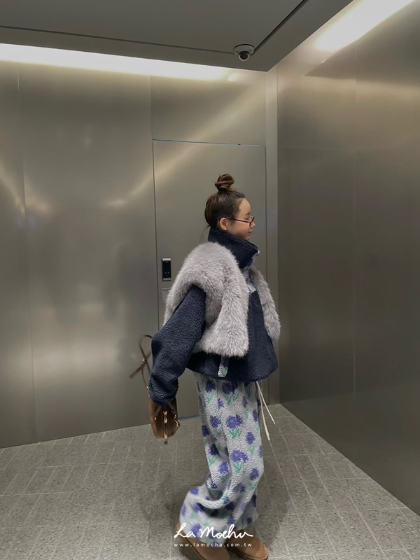 羔毛花朵立領上衣